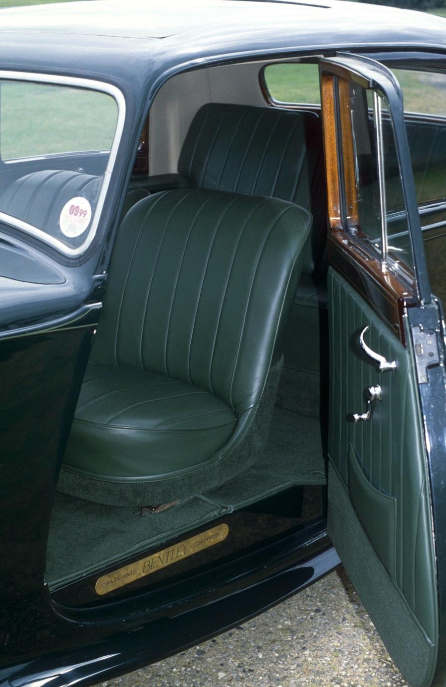 Интерьер Bentley Mark V Saloon by Park Ward (B18AW) 1939 года  (фото 7 из 7)